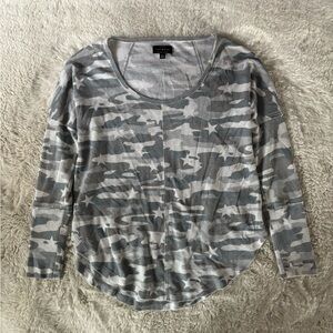 Lucky Brand - Camo Star Print Waffle Knit Thermal Long Sleeve Top